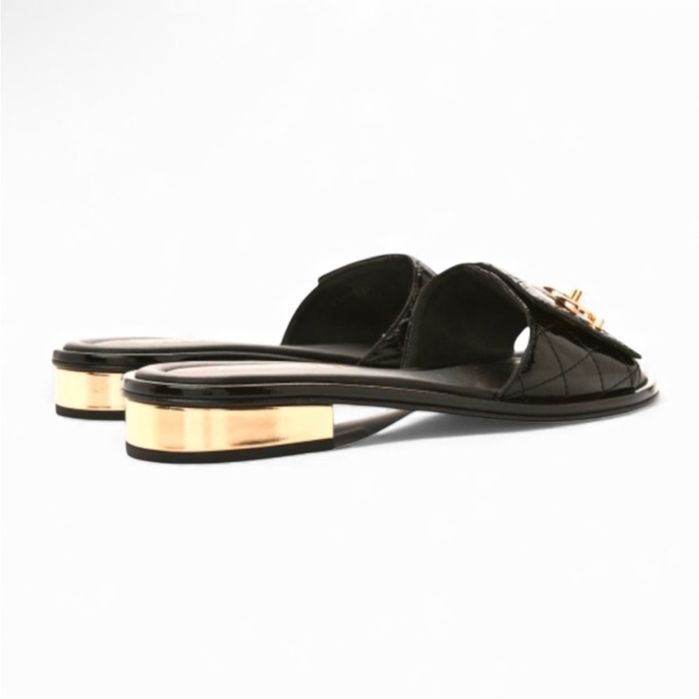 🆕💗CHANEL Black Quilted Patent Slide On Flats Sandals Mules CC Turn Lock GHW 37EU - Picture 5 of 16